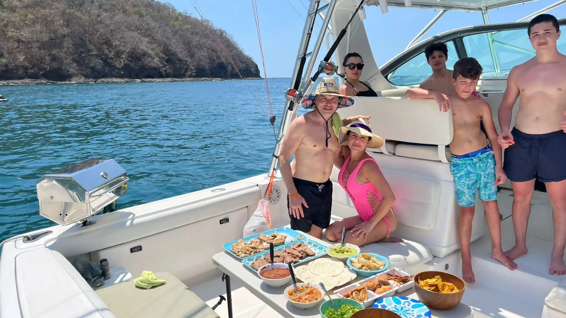 Private Boat Tour w/ Beach BBQ